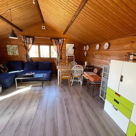 Three Rooms Stuga I Stugby Near National Park Undenäs 外观 照片