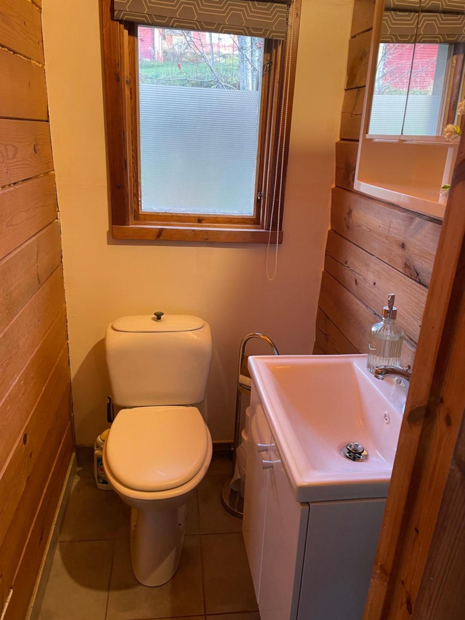 Three Rooms Stuga I Stugby Near National Park Undenäs 外观 照片