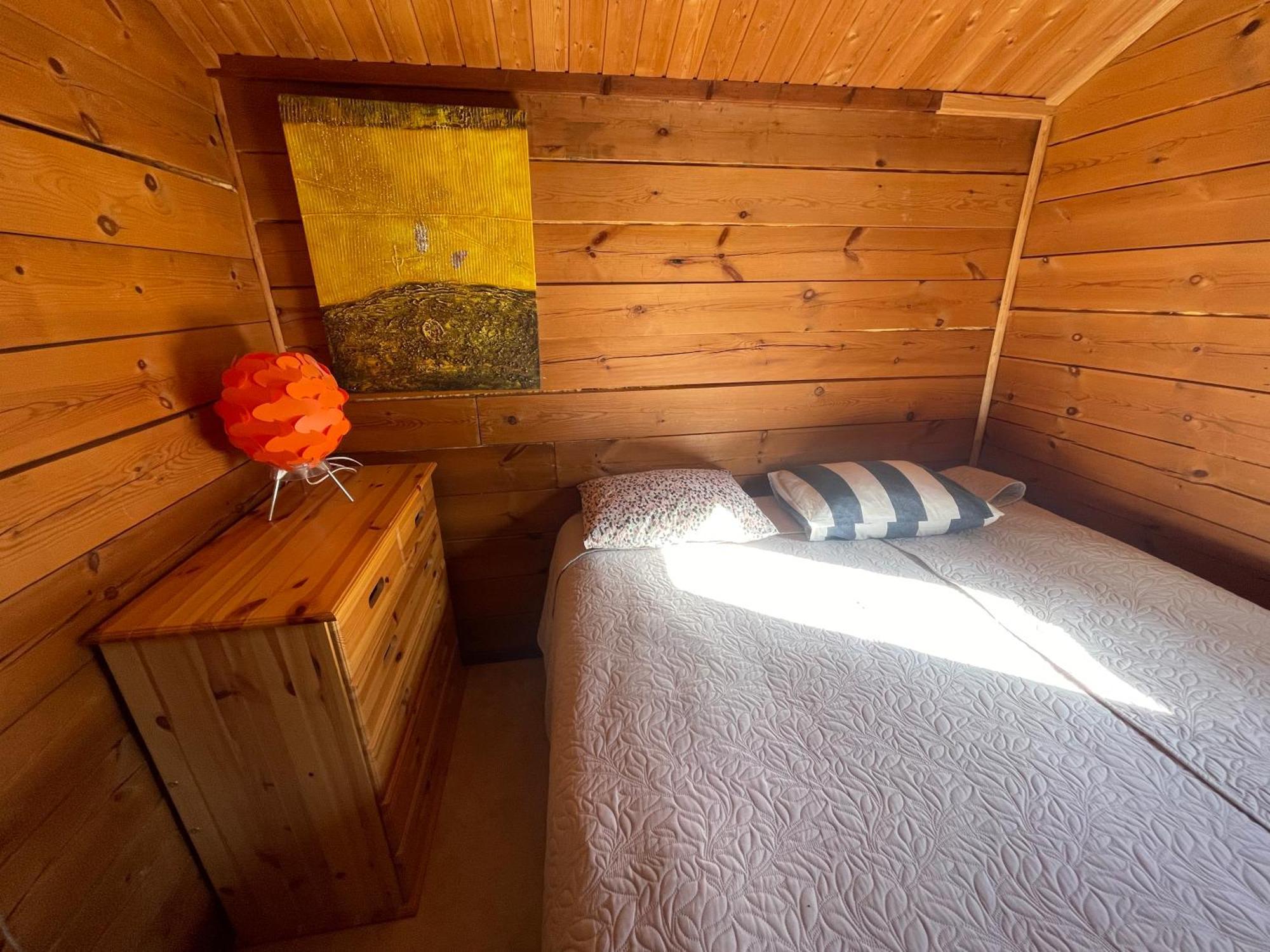 Three Rooms Stuga I Stugby Near National Park Undenäs 外观 照片