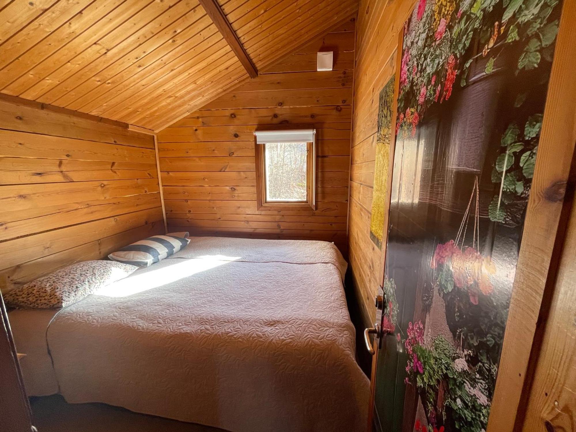 Three Rooms Stuga I Stugby Near National Park Undenäs 外观 照片