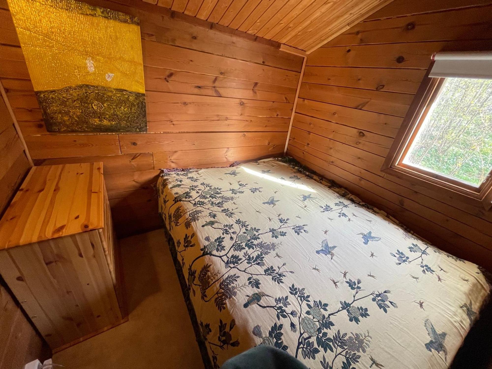 Three Rooms Stuga I Stugby Near National Park Undenäs 外观 照片